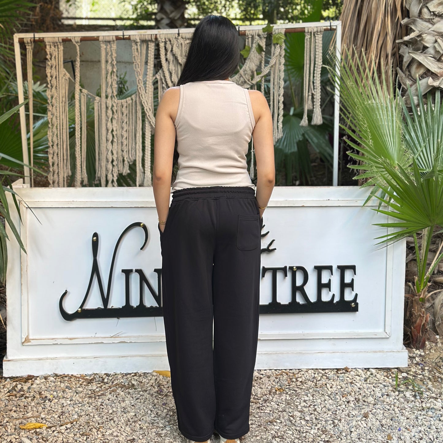 BLACK OVERSIZED SWEATPANTS