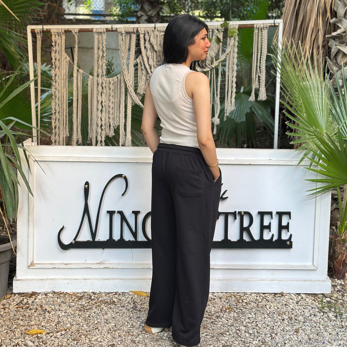 BLACK OVERSIZED SWEATPANTS