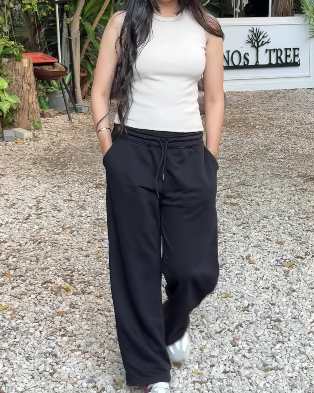 BLACK OVERSIZED SWEATPANTS